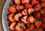 Tarte aux fraises, crème pistache et pâte sablée cacaotée