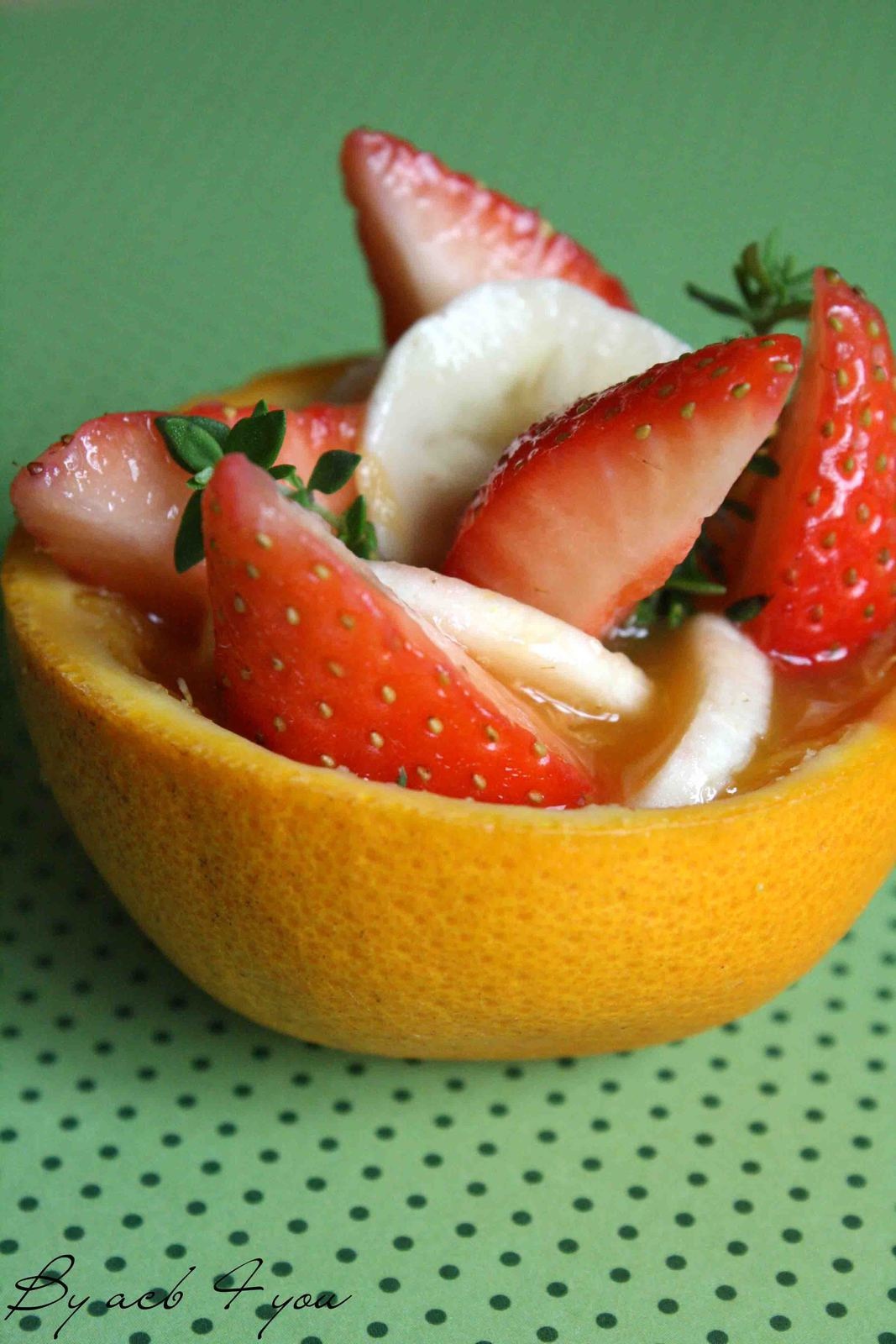 Salade de fruits, fraises banane et orange au thym citron