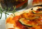 Pizza végétarienne, pâte à pizza olive et romarin