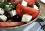 Salade de tomates à la feta et olives coquillos