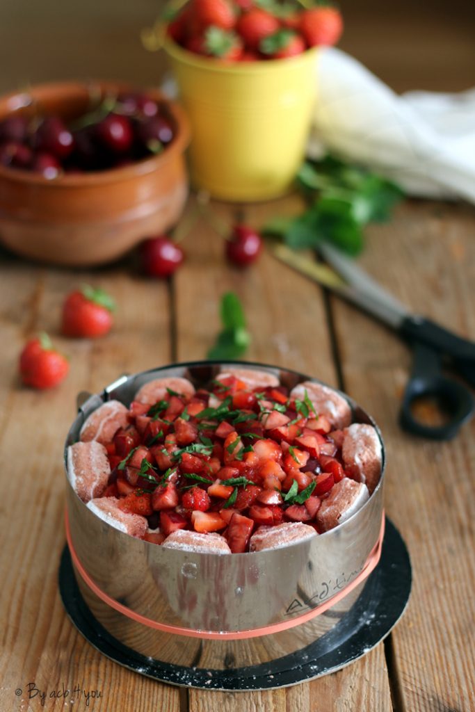Charlotte fraises et cerises sans cuisson