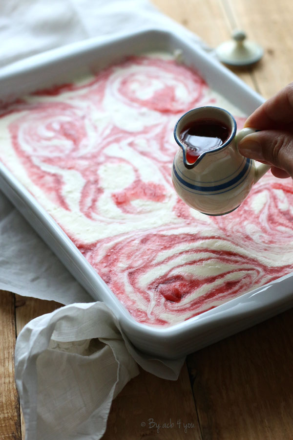 Variegato, glace marbrée à la vanille et coulis de fraise - sans sorbetière