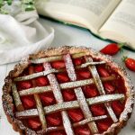 tarte fraise rhubarbe, pâte sucrée aux amandes