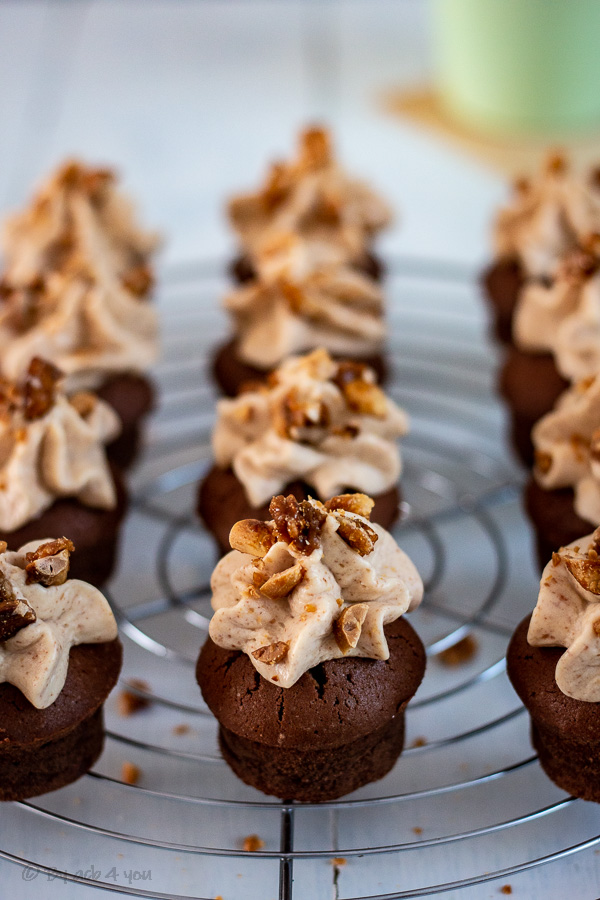 Cupcakes fondants au chocolat et cacahuète ou cupcakes Snickers