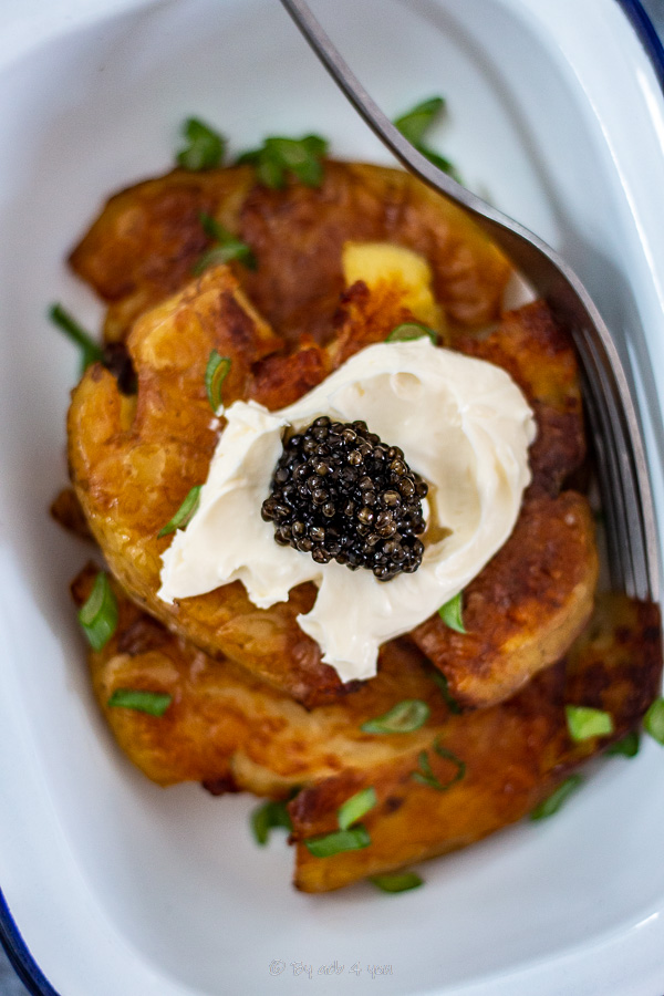 Caviar et crispy smashed patatoes