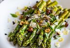 Salade d’asperges vertes, noisettes et basilic