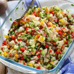 Salade de poisson cru, légumes et fruits de la passion