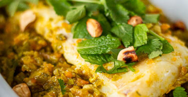 curry vert de cabillaud aux légumes et cacahuètes