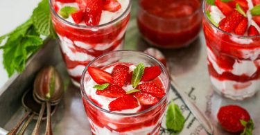 yaourt grec au coulis de fraises